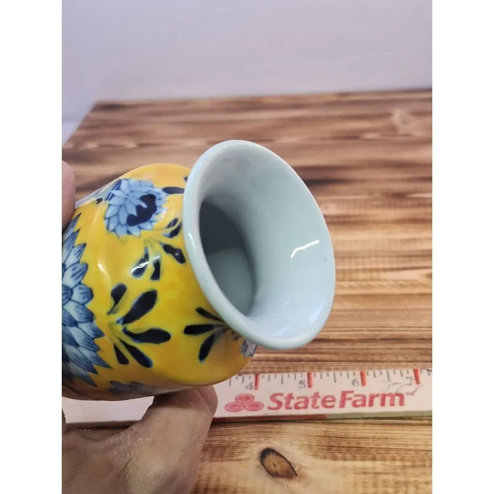 Stunning 1950's famille jaune Yellow Porcelain Vase with‎ Blue Chrysanthemums 6